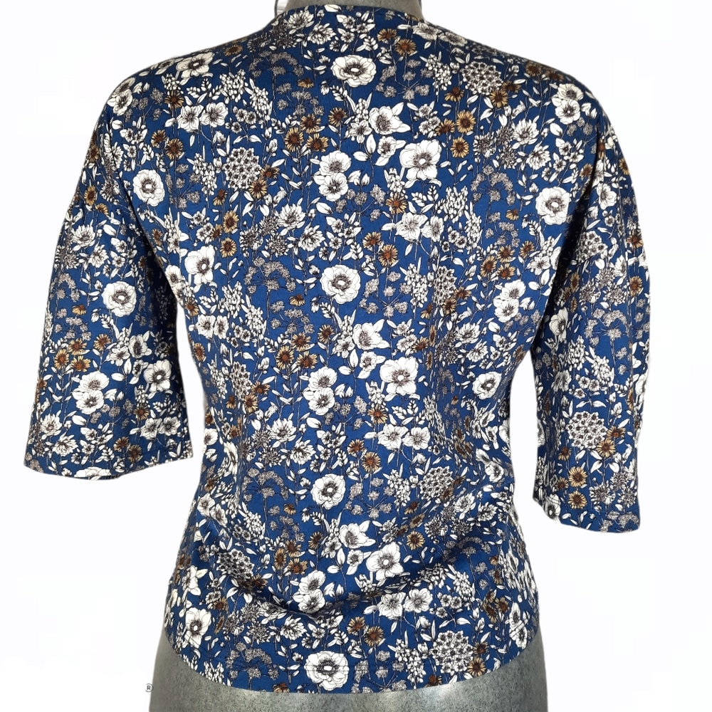 Uniqlo navy blue floral print t-shirt size xs - Picture 2 of 11